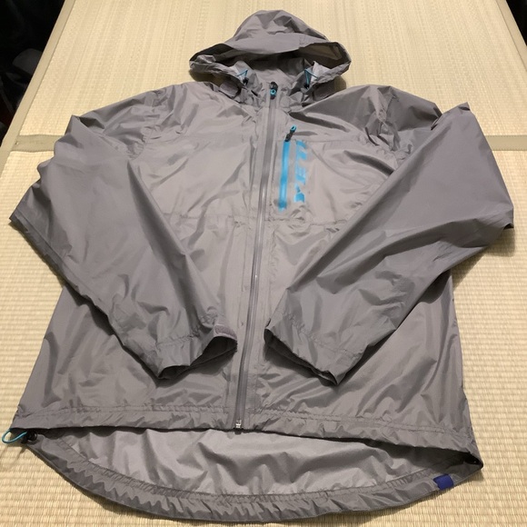 Yeti Jackets & Blazers - Yeti Gray Windbreaker Women’s Size Large